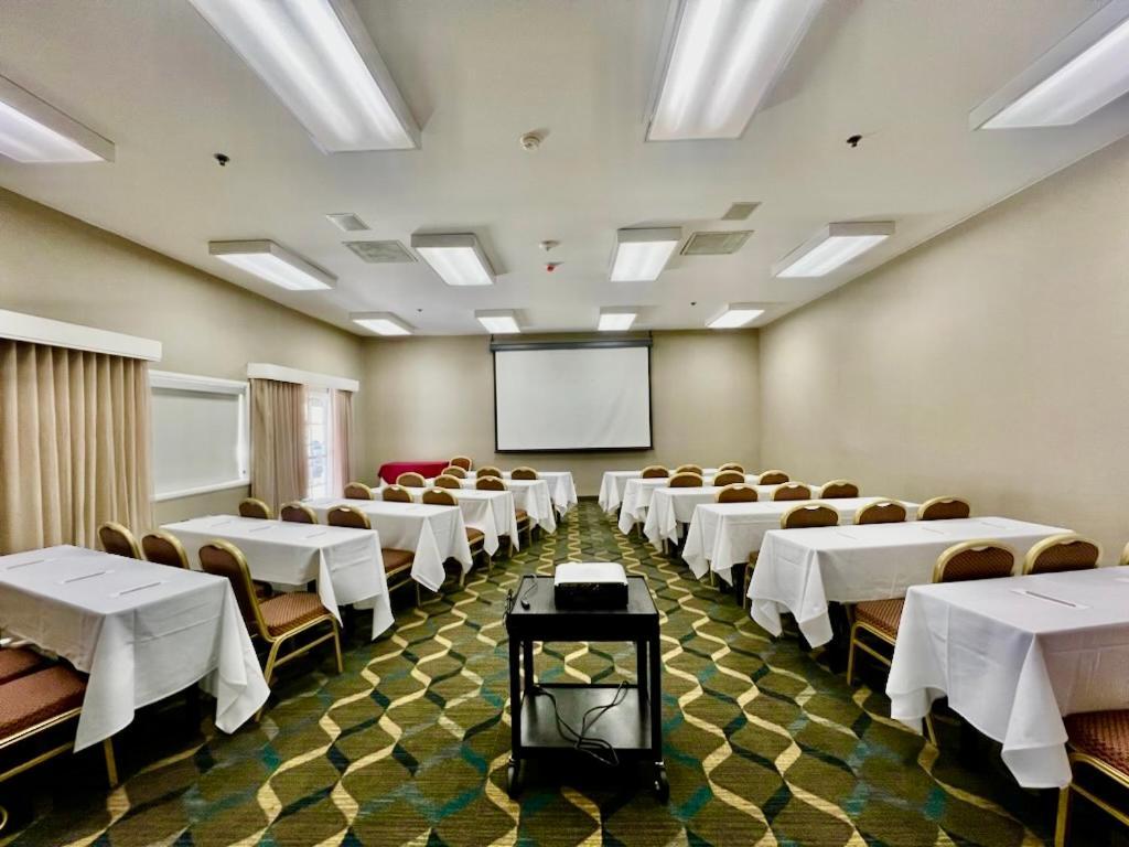 Residence Inn La Mirada Buena Park Bagian luar foto